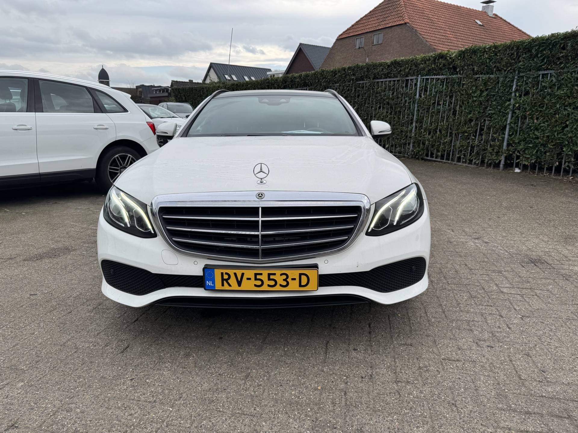Mercedes-Benz E-Klasse thumbnail 2