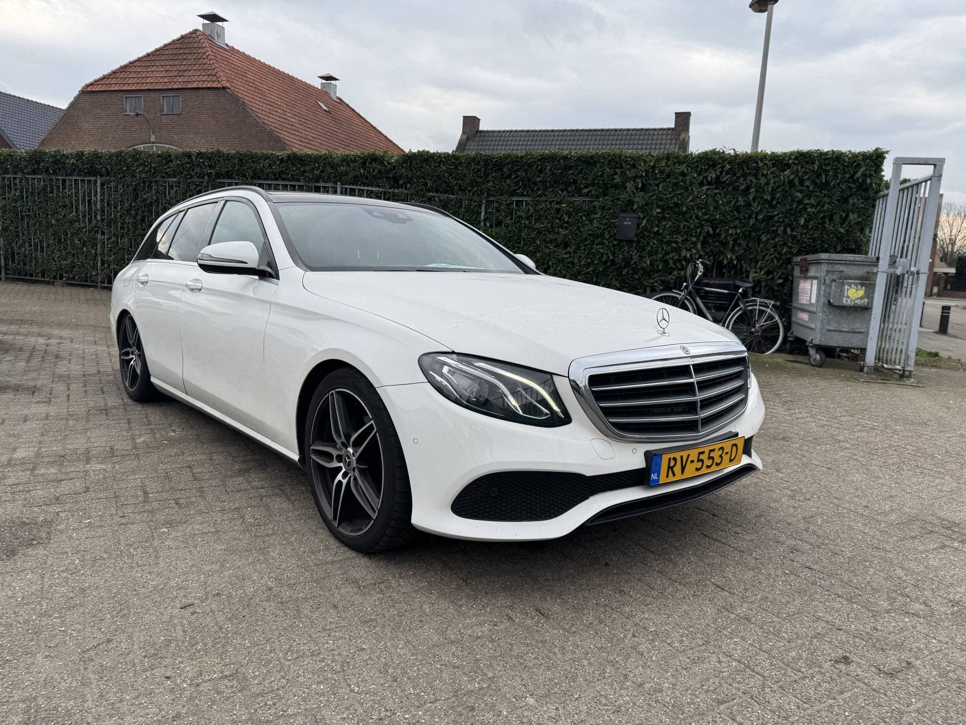 Mercedes-Benz E-Klasse thumbnail 3