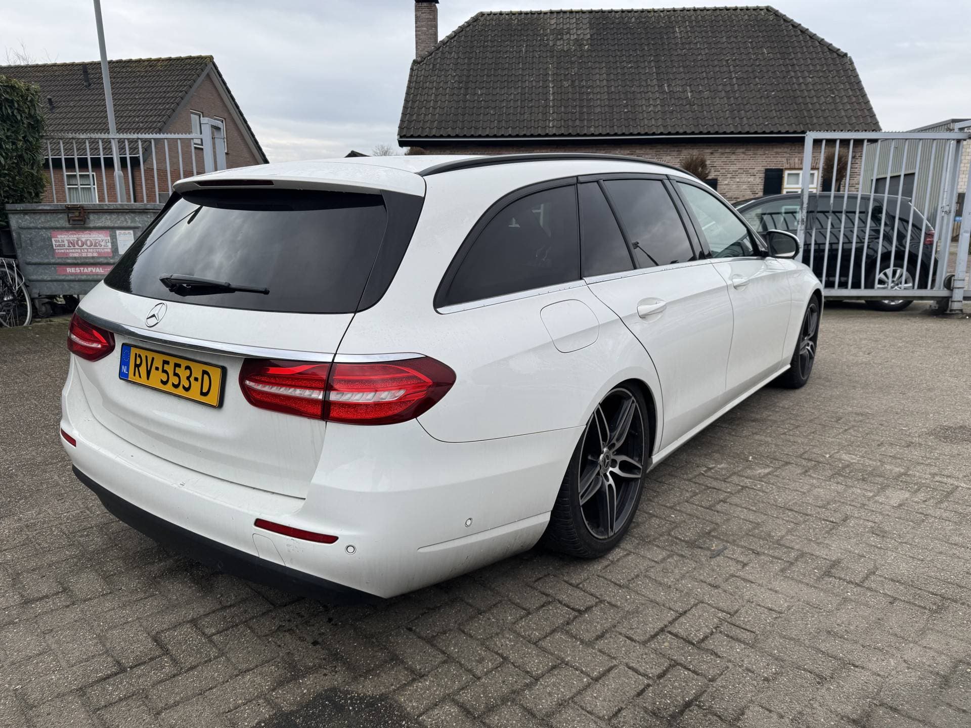 Mercedes-Benz E-Klasse thumbnail 4