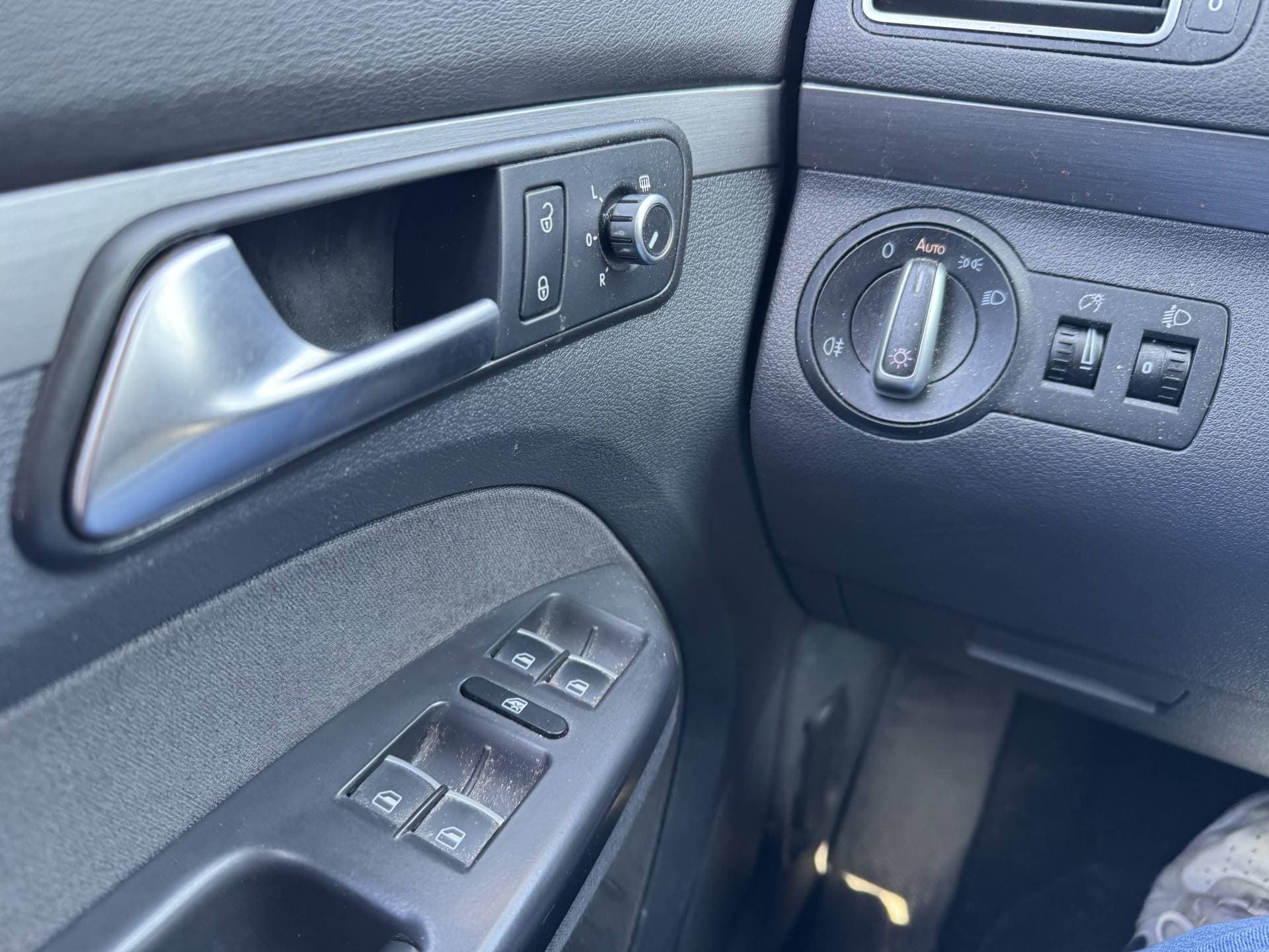 Volkswagen Touran 2.0 TDI Comfortline BlueMotion Automaat thumbnail 21