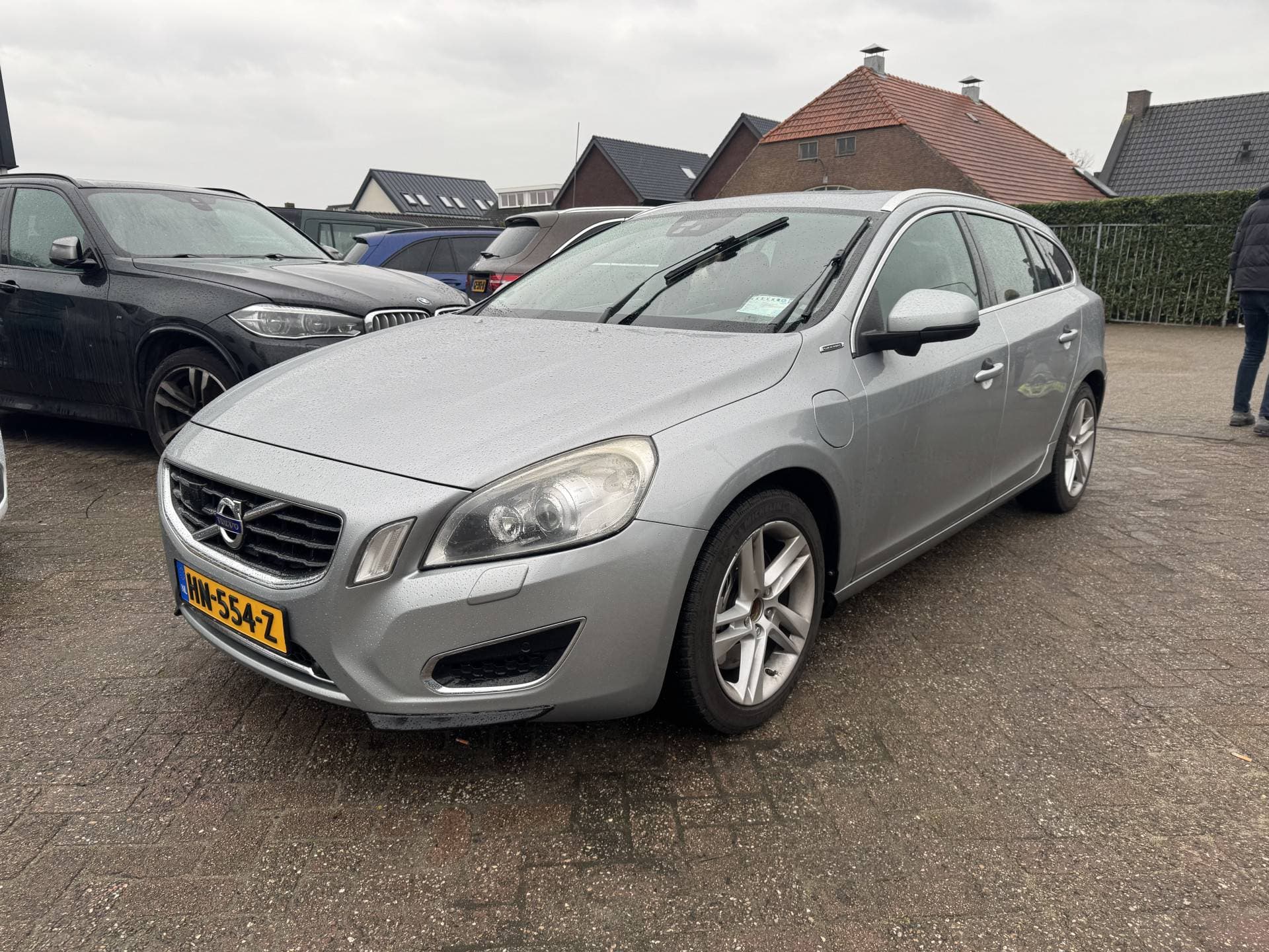 Volvo V60 2.4 D6 AWD Plug-In Hybrid Pure Limited thumbnail 2