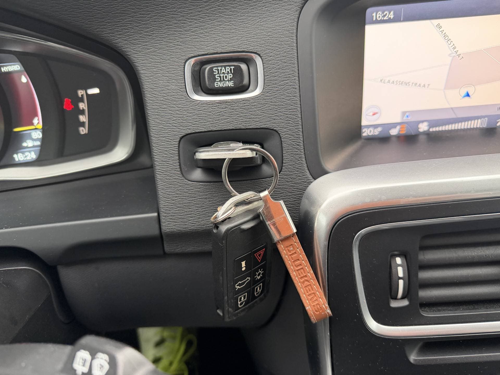 Volvo V60 2.4 D6 AWD Plug-In Hybrid Pure Limited thumbnail 11