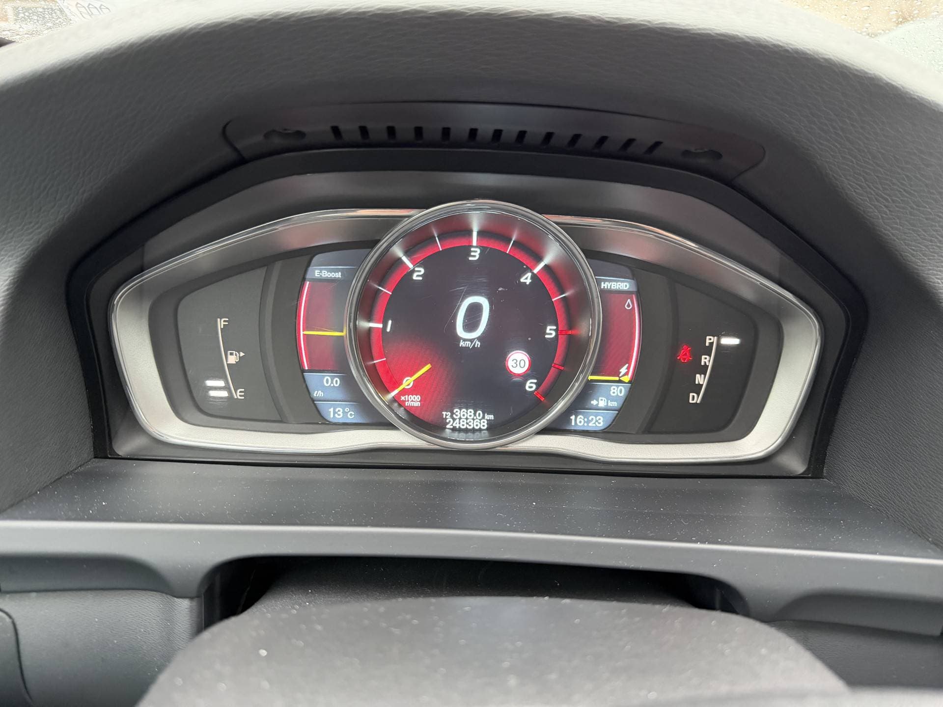 Volvo V60 2.4 D6 AWD Plug-In Hybrid Pure Limited thumbnail 14