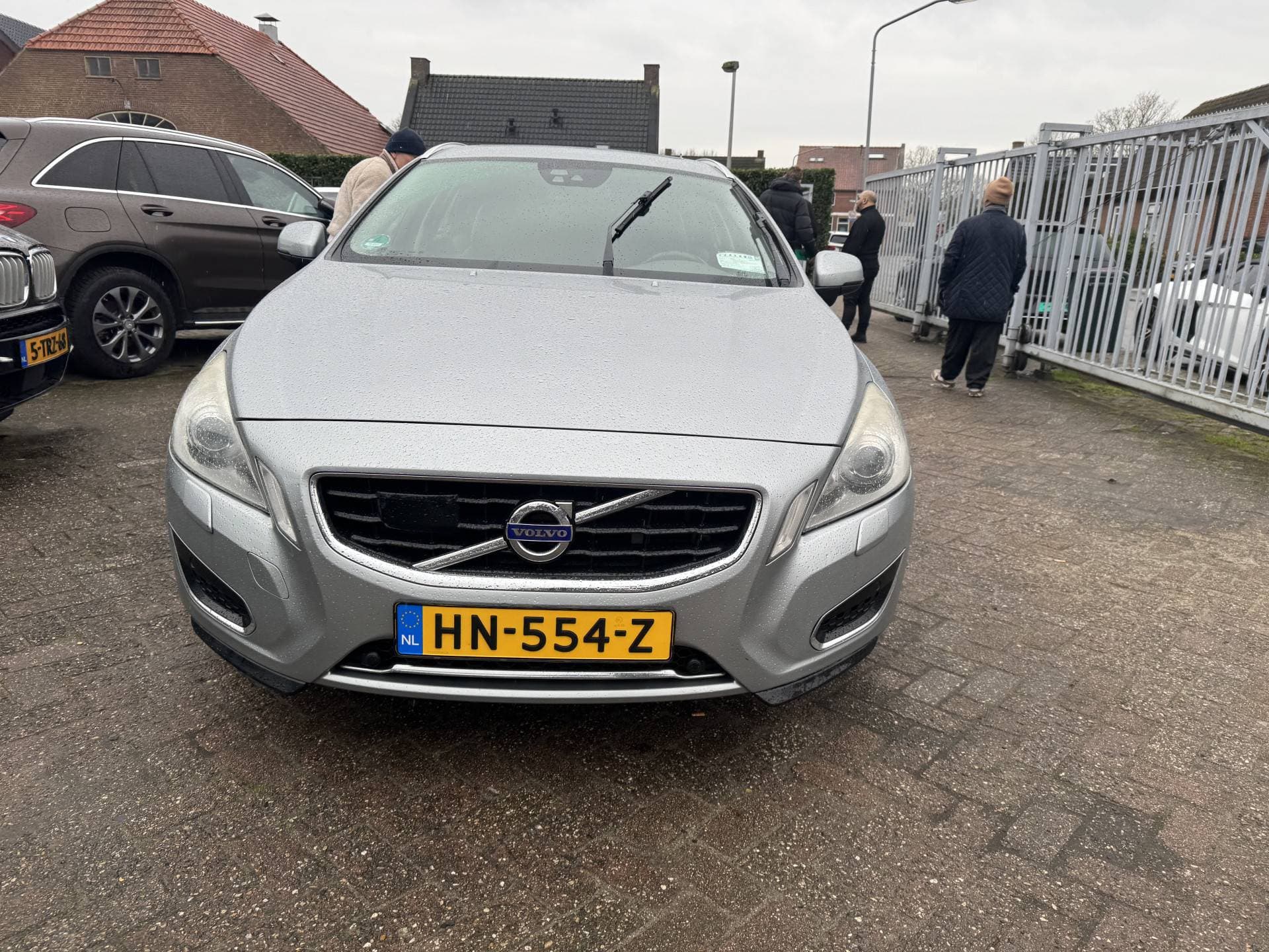 Volvo V60 2.4 D6 AWD Plug-In Hybrid Pure Limited thumbnail 17