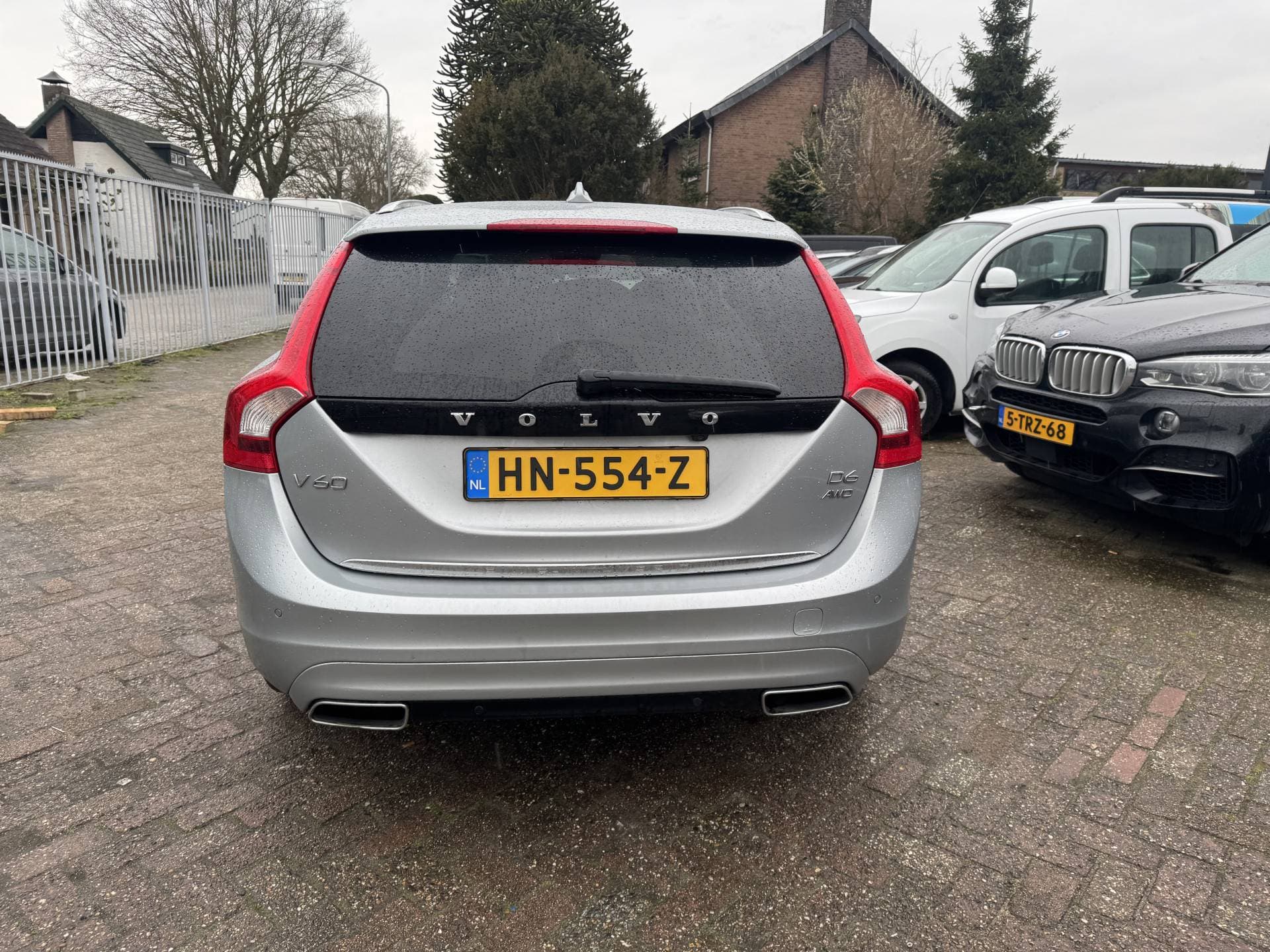 Volvo V60 2.4 D6 AWD Plug-In Hybrid Pure Limited thumbnail 18