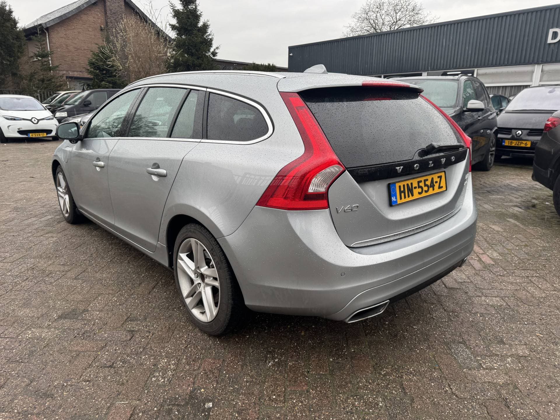 Volvo V60 2.4 D6 AWD Plug-In Hybrid Pure Limited thumbnail 19