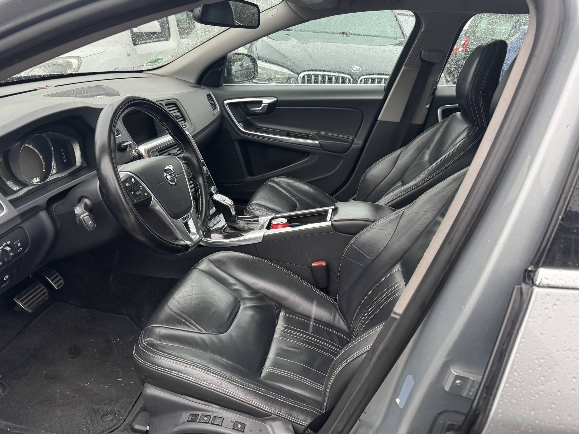 Volvo V60 2.4 D6 AWD Plug-In Hybrid Pure Limited thumbnail 20