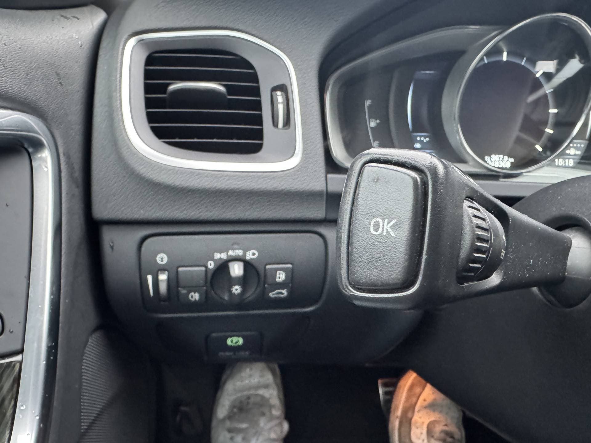 Volvo V60 2.4 D6 AWD Plug-In Hybrid Pure Limited thumbnail 21