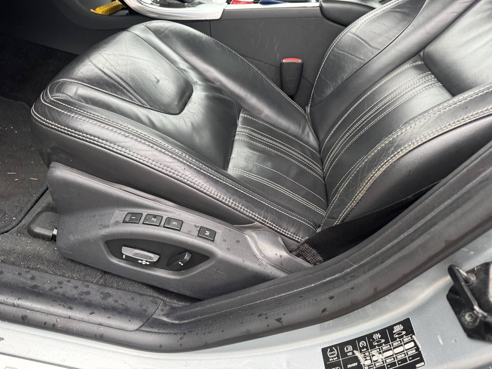 Volvo V60 2.4 D6 AWD Plug-In Hybrid Pure Limited thumbnail 23