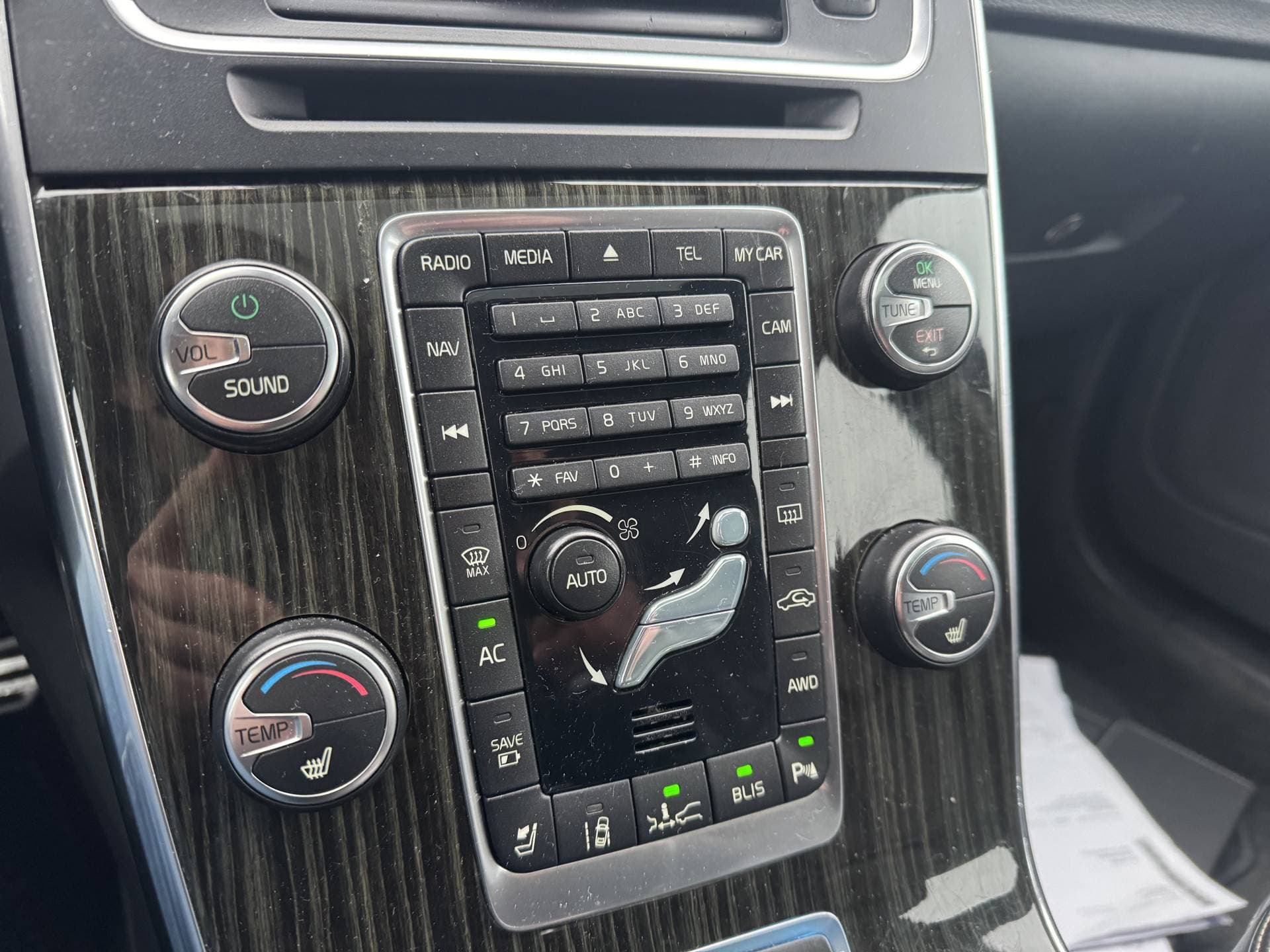 Volvo V60 2.4 D6 AWD Plug-In Hybrid Pure Limited thumbnail 26