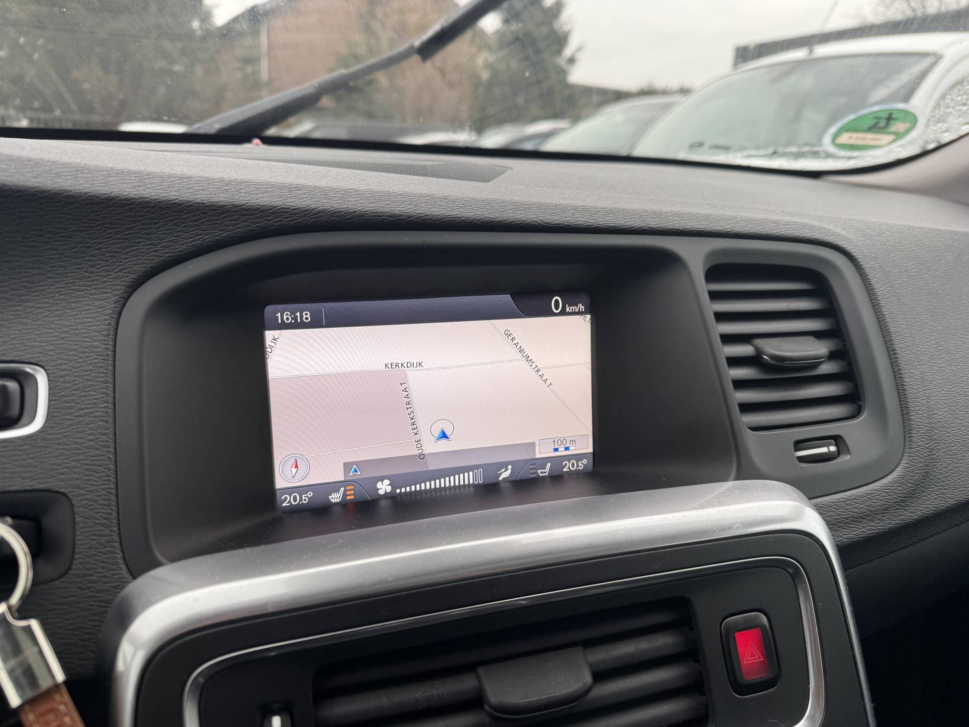 Volvo V60 2.4 D6 AWD Plug-In Hybrid Pure Limited thumbnail 28