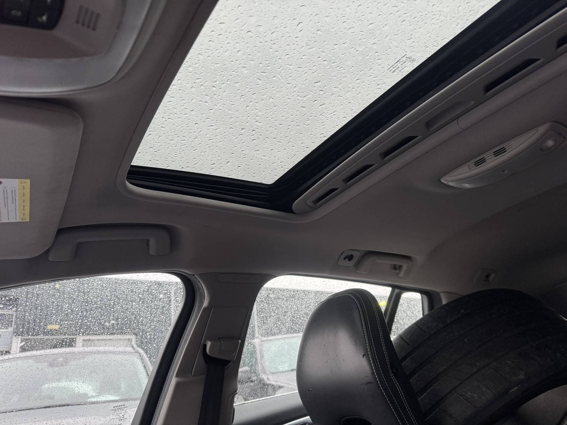 Volvo V60 2.4 D6 AWD Plug-In Hybrid Pure Limited thumbnail 29