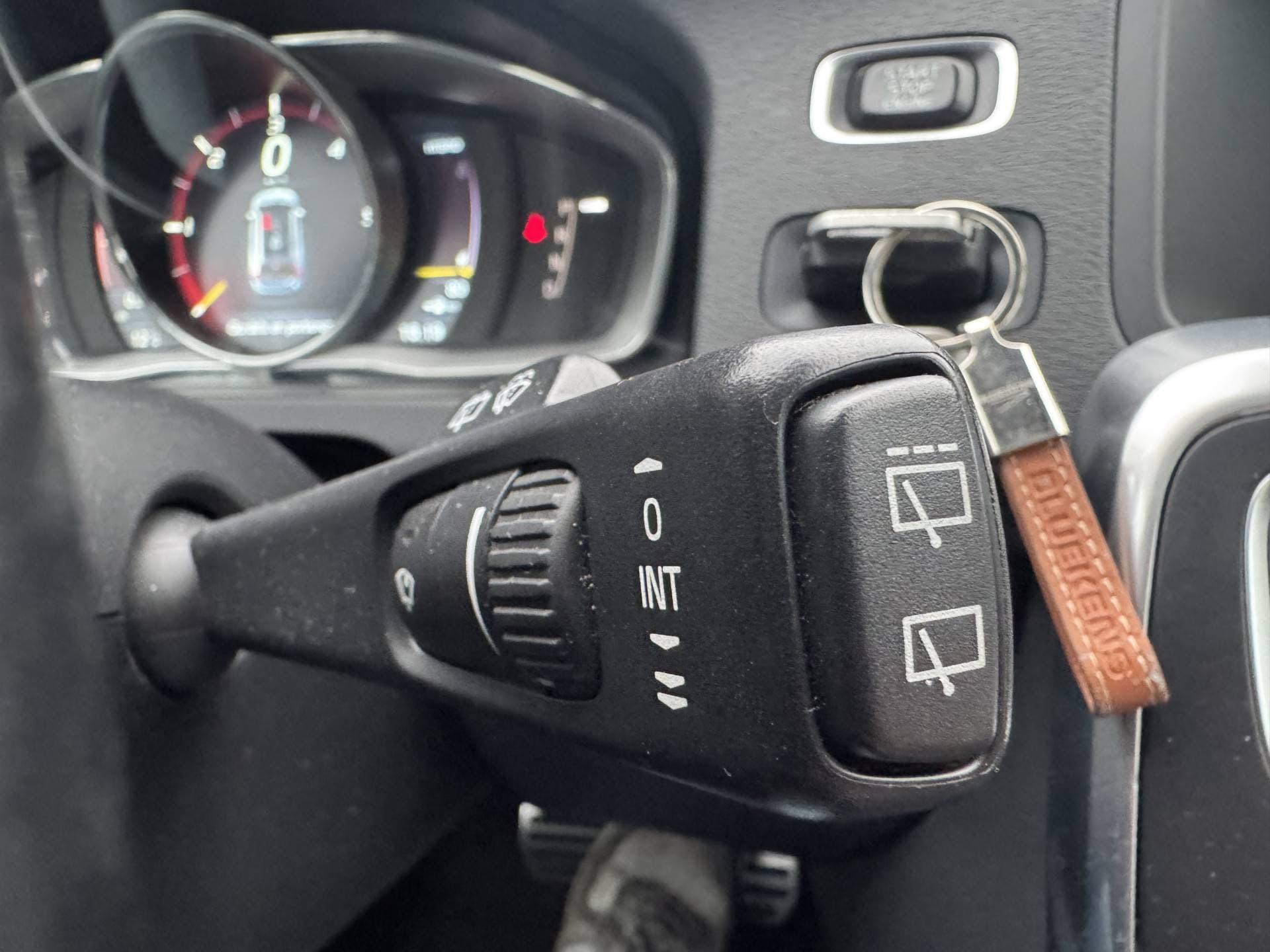 Volvo V60 2.4 D6 AWD Plug-In Hybrid Pure Limited thumbnail 30