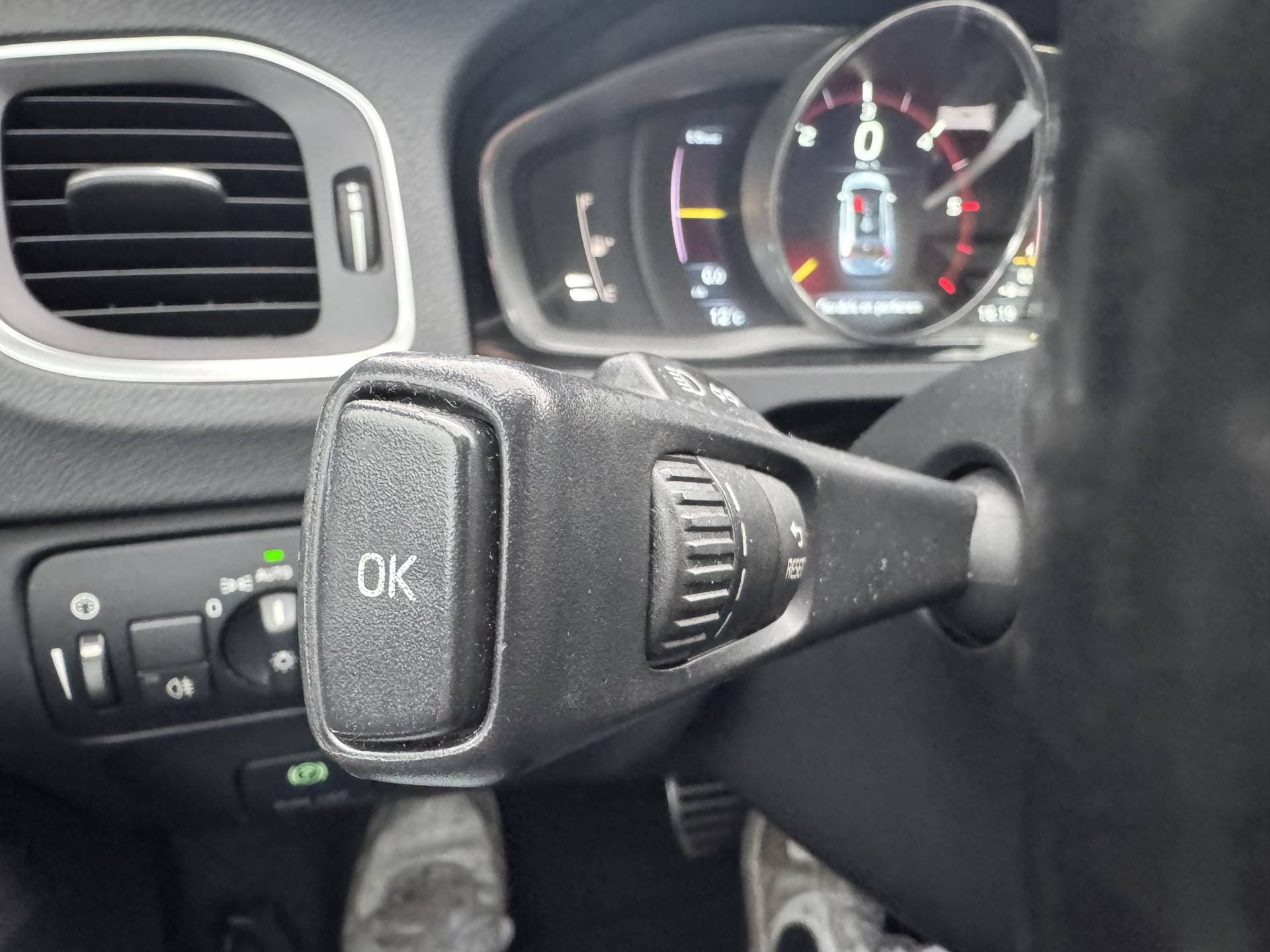 Volvo V60 2.4 D6 AWD Plug-In Hybrid Pure Limited thumbnail 31