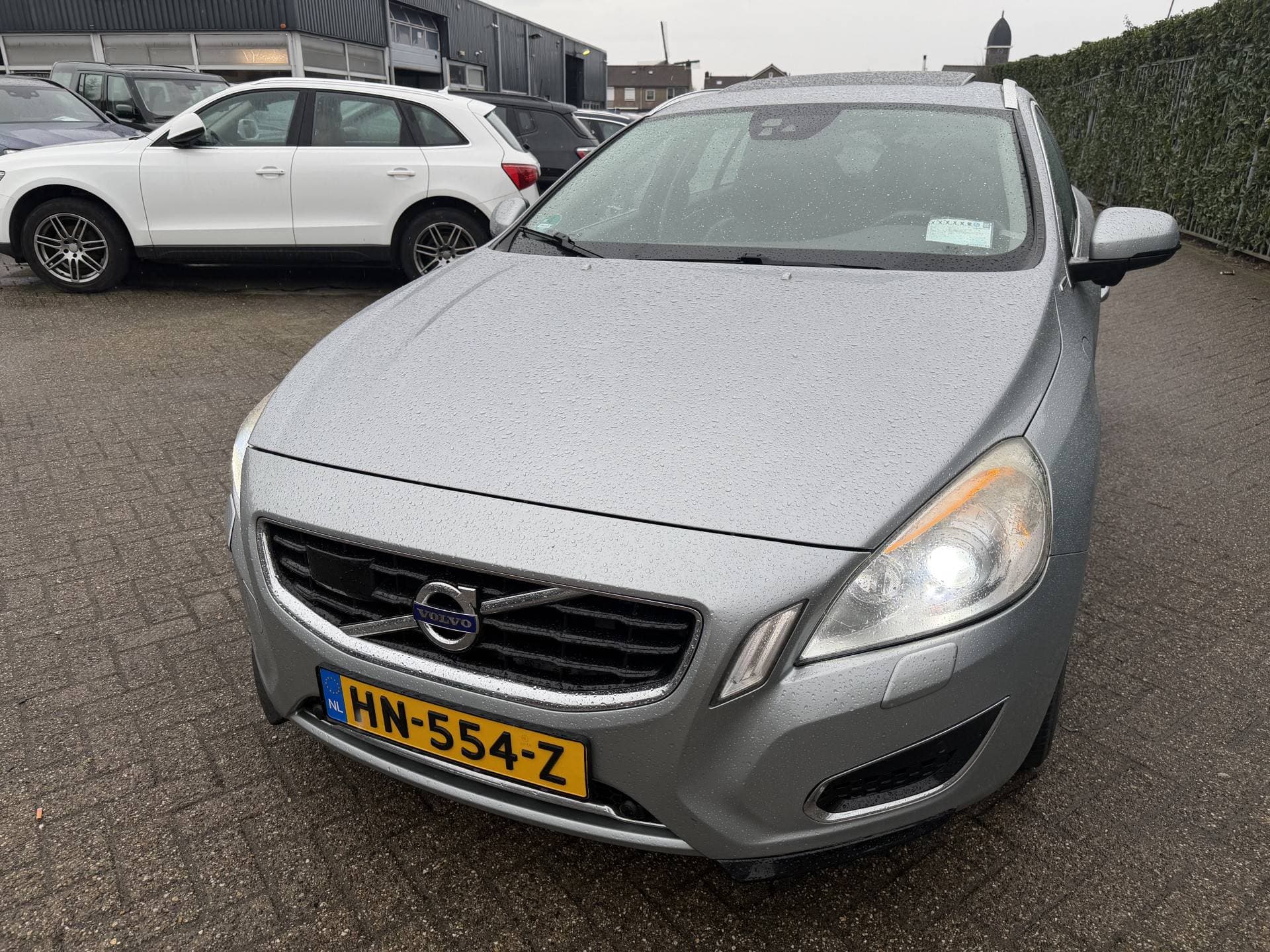 Volvo V60 2.4 D6 AWD Plug-In Hybrid Pure Limited thumbnail 6