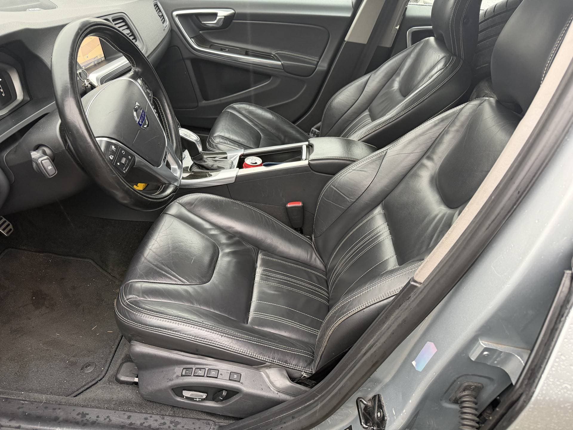 Volvo V60 2.4 D6 AWD Plug-In Hybrid Pure Limited thumbnail 9