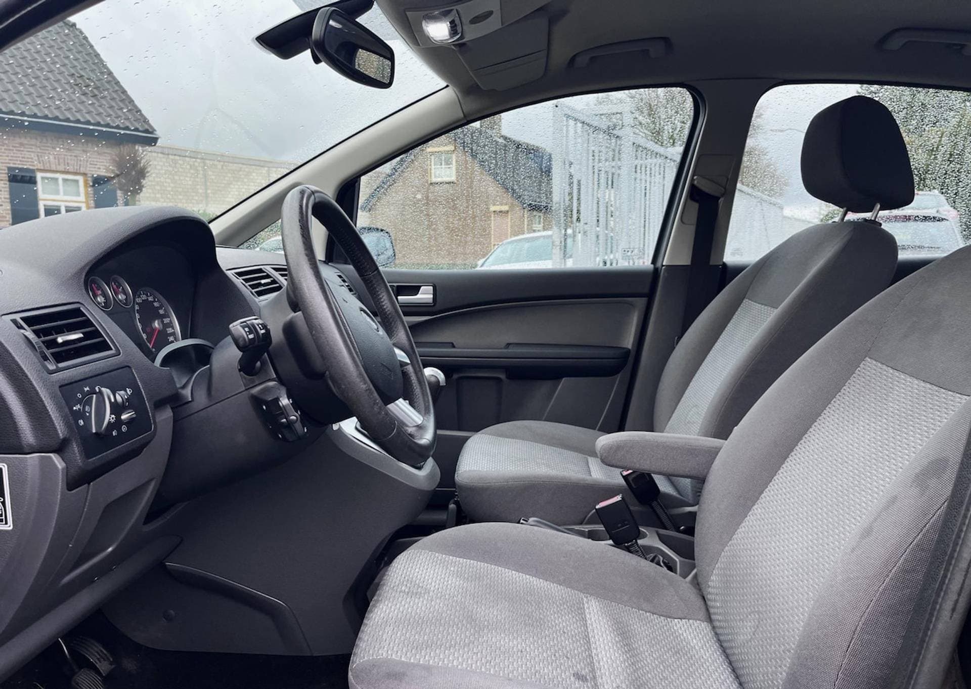 Ford C-MAX thumbnail 9