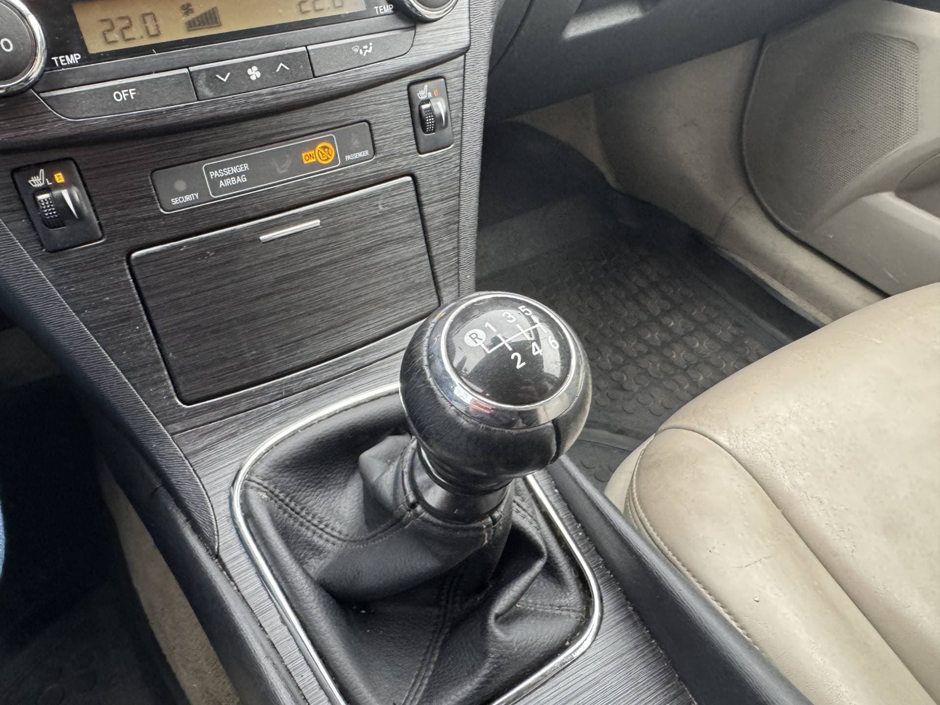 Toyota Avensis Wagon 2.2 D-4D Executive Business Special thumbnail 17