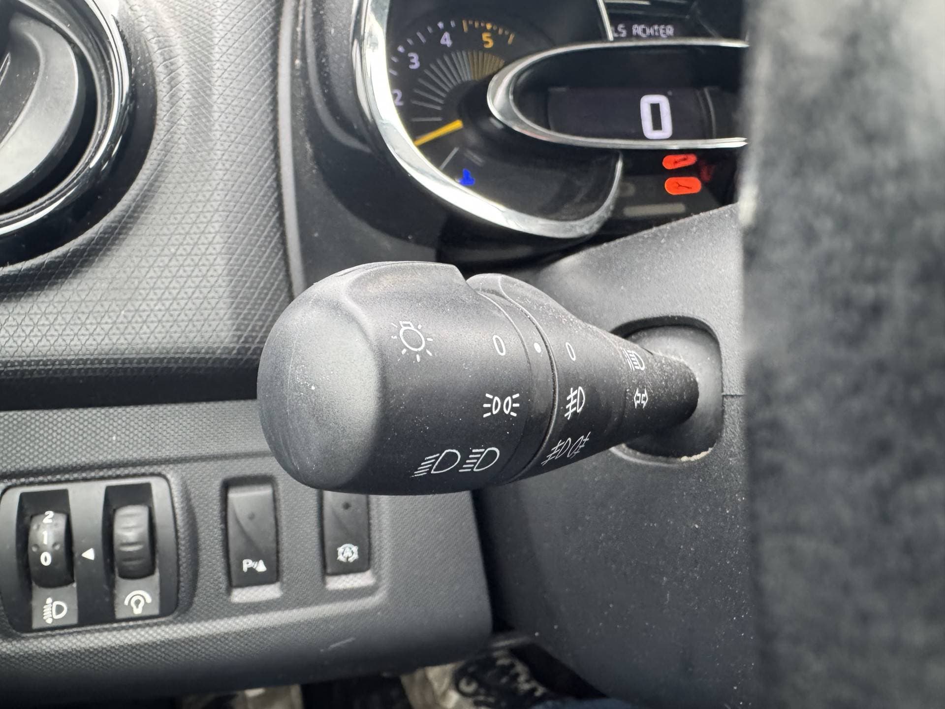 Renault Clio thumbnail 12