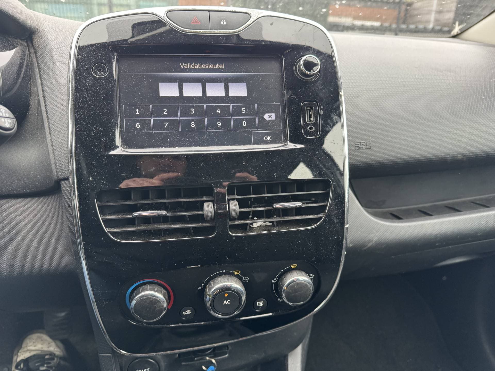 Renault Clio thumbnail 14