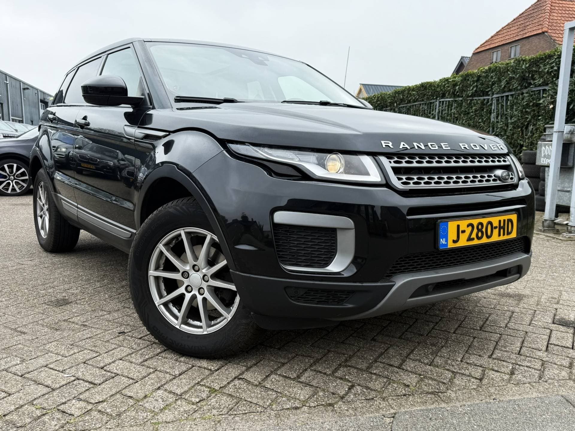Land Rover Range Rover Evoque thumbnail 2