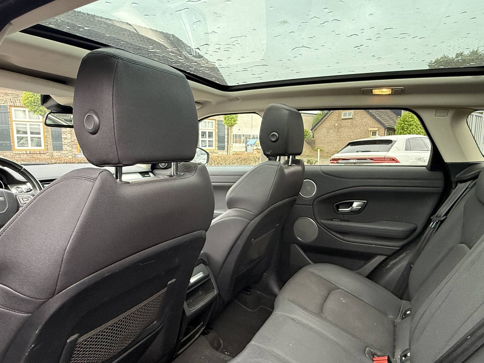 Land Rover Range Rover Evoque thumbnail 12