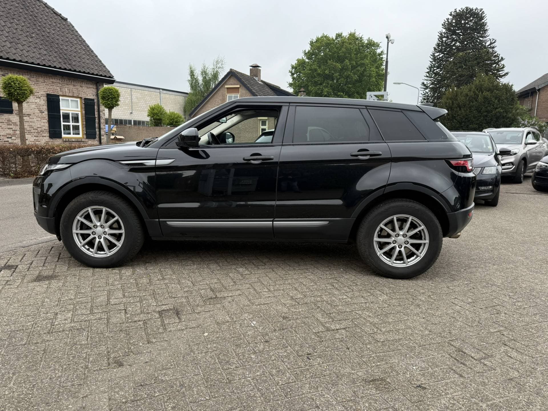 Land Rover Range Rover Evoque thumbnail 5