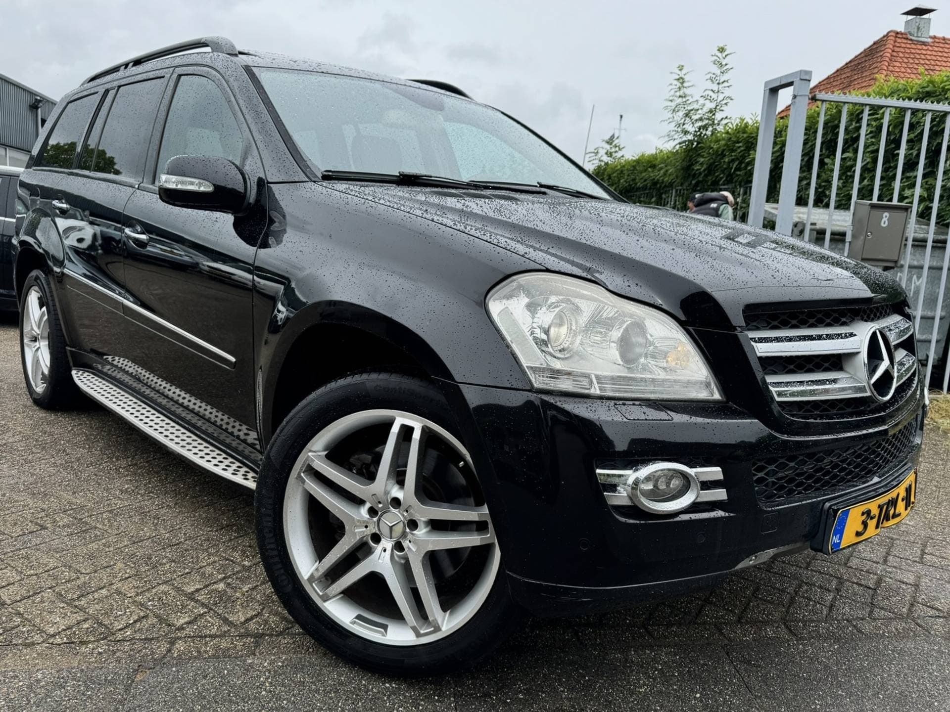 Mercedes-Benz GL thumbnail 2