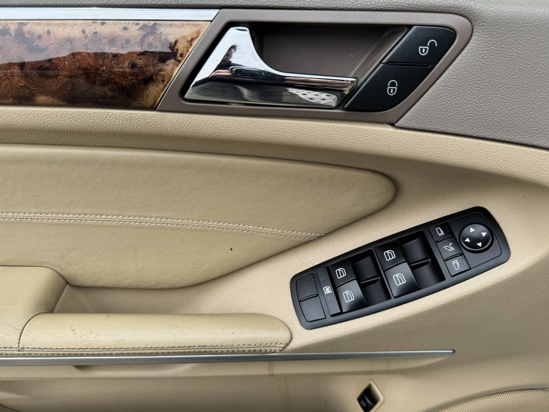 Mercedes-Benz GL thumbnail 30