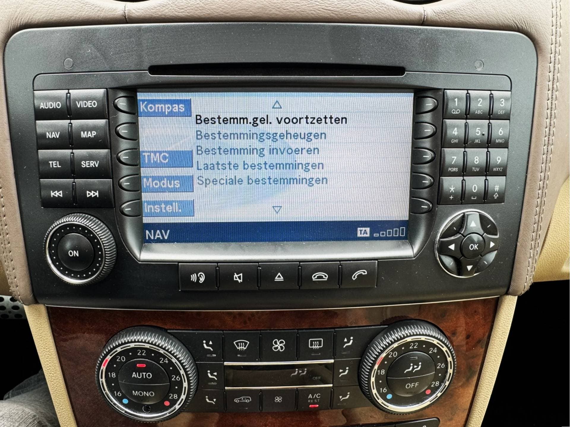 Mercedes-Benz GL thumbnail 35