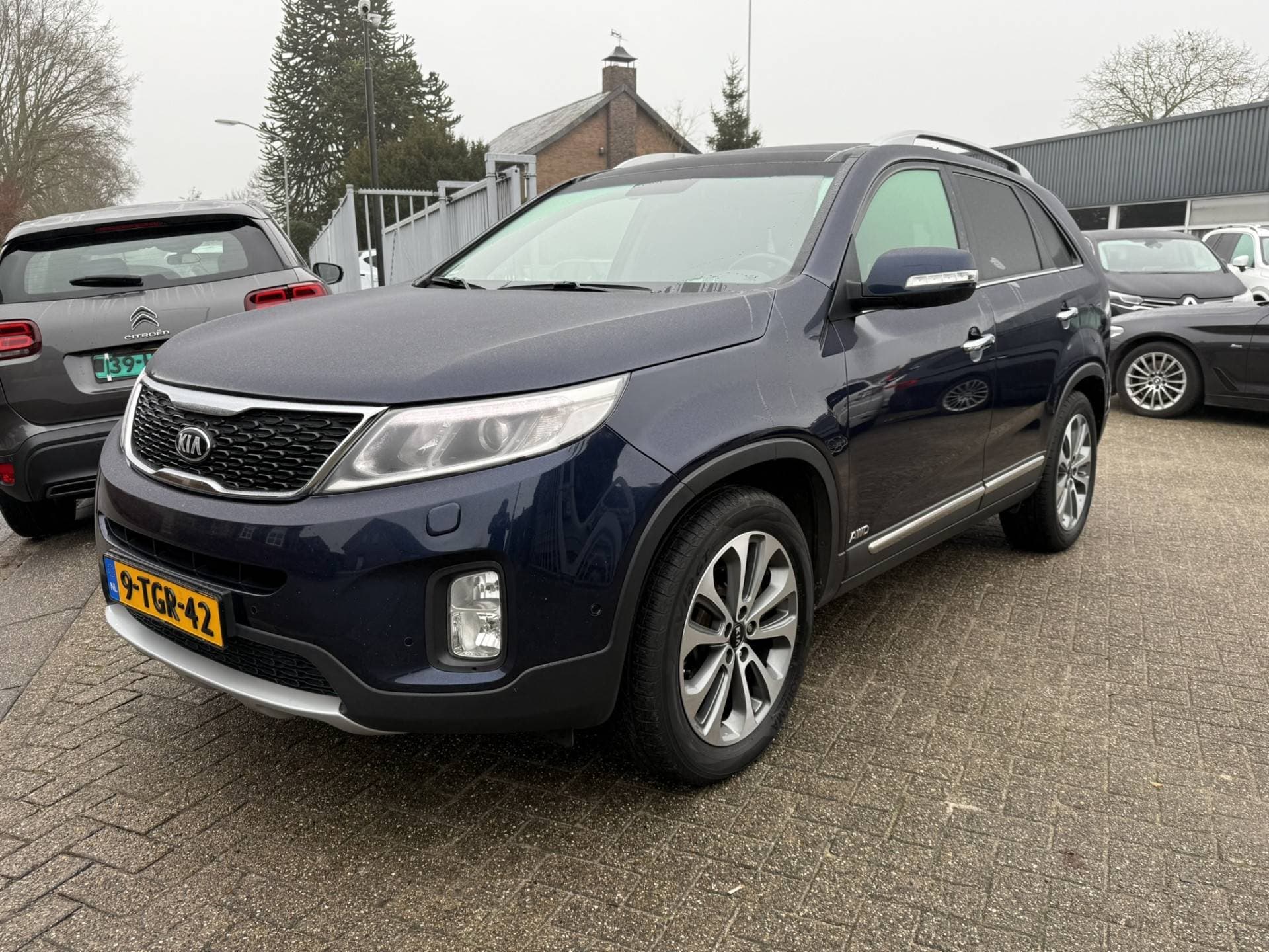 Kia Sorento thumbnail 3