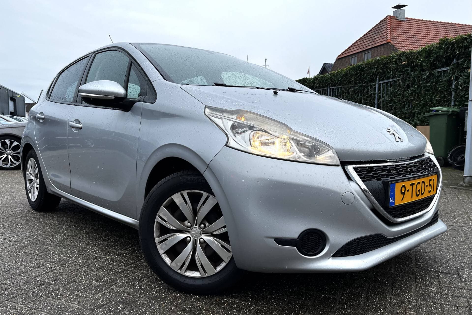 Peugeot 208 thumbnail 2