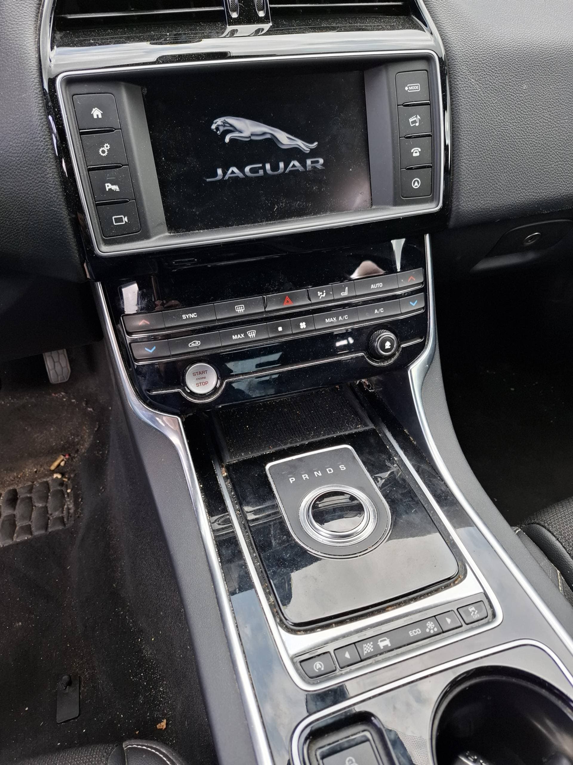 Jaguar XE thumbnail 3