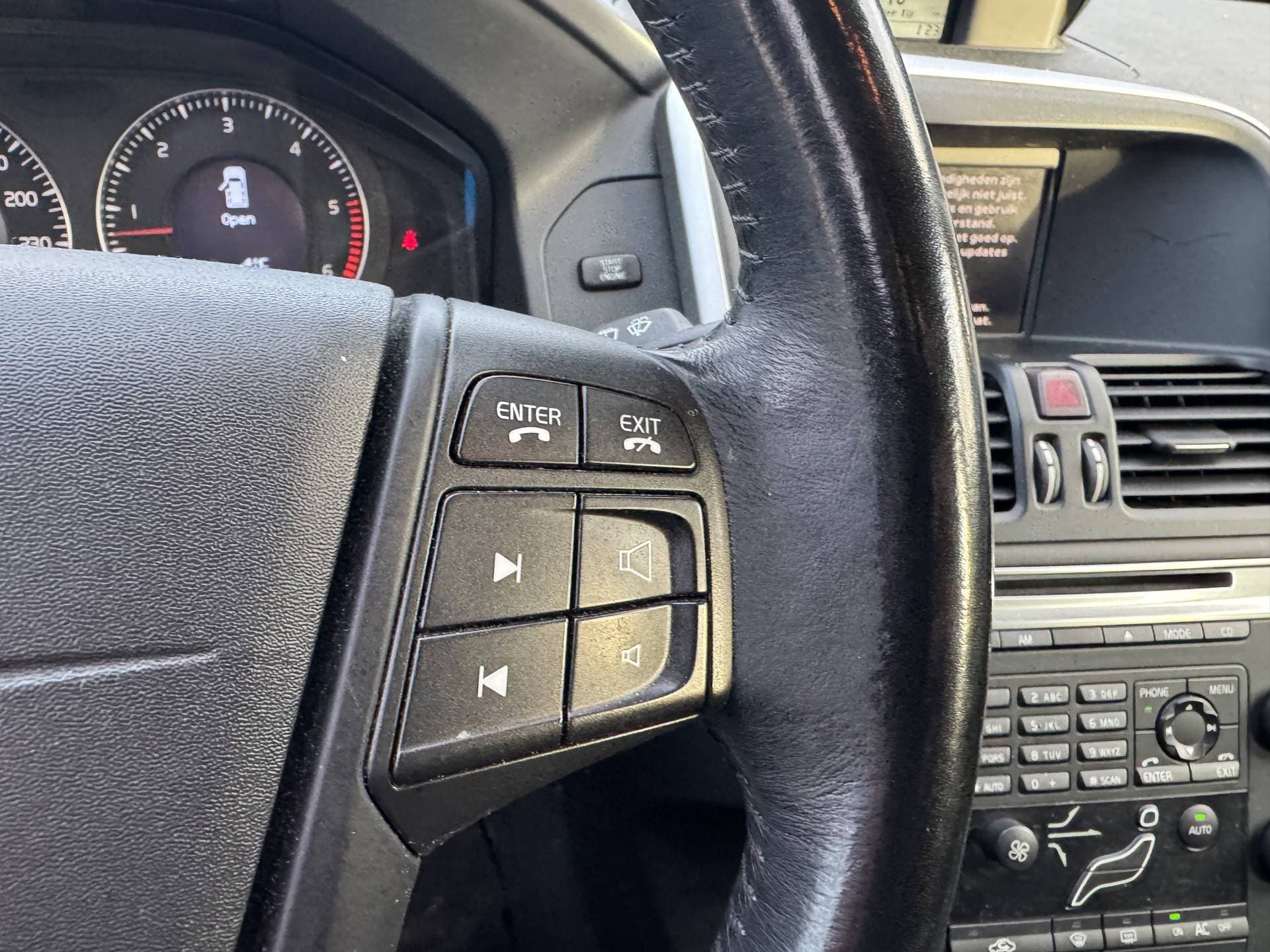 Volvo XC60 2.4D thumbnail 12