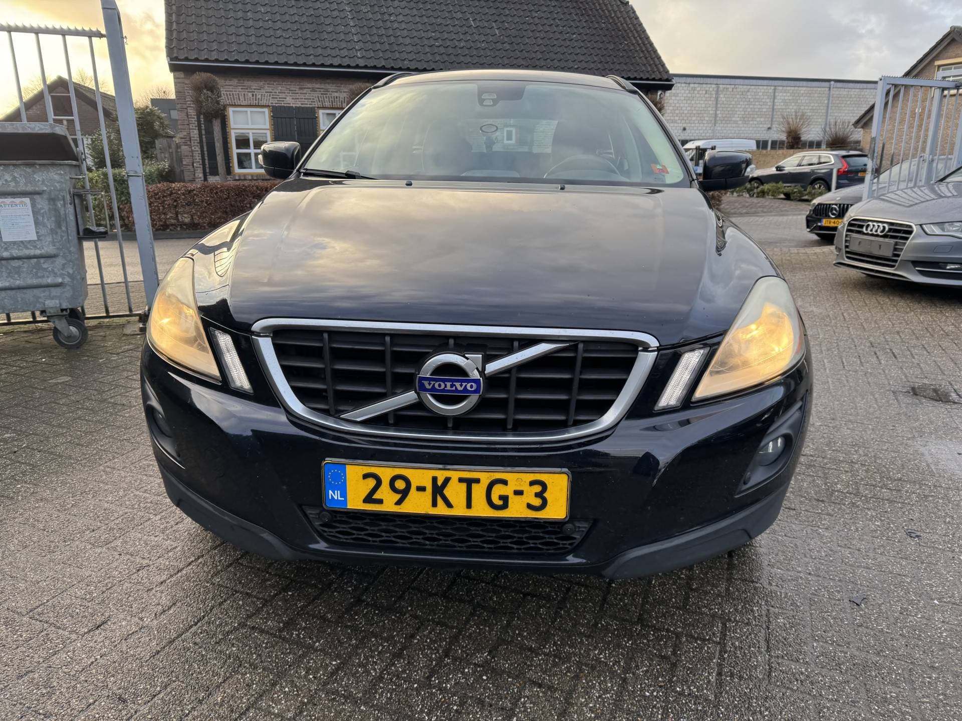 Volvo XC60 2.4D thumbnail 4