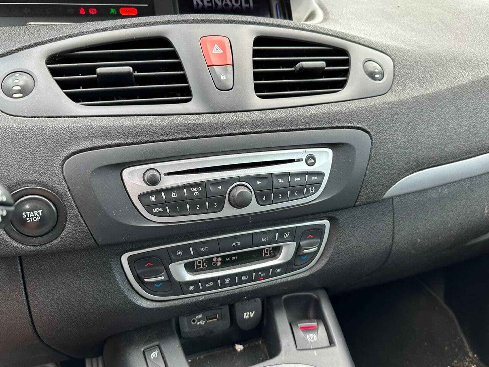 Renault Grand Scénic thumbnail 10