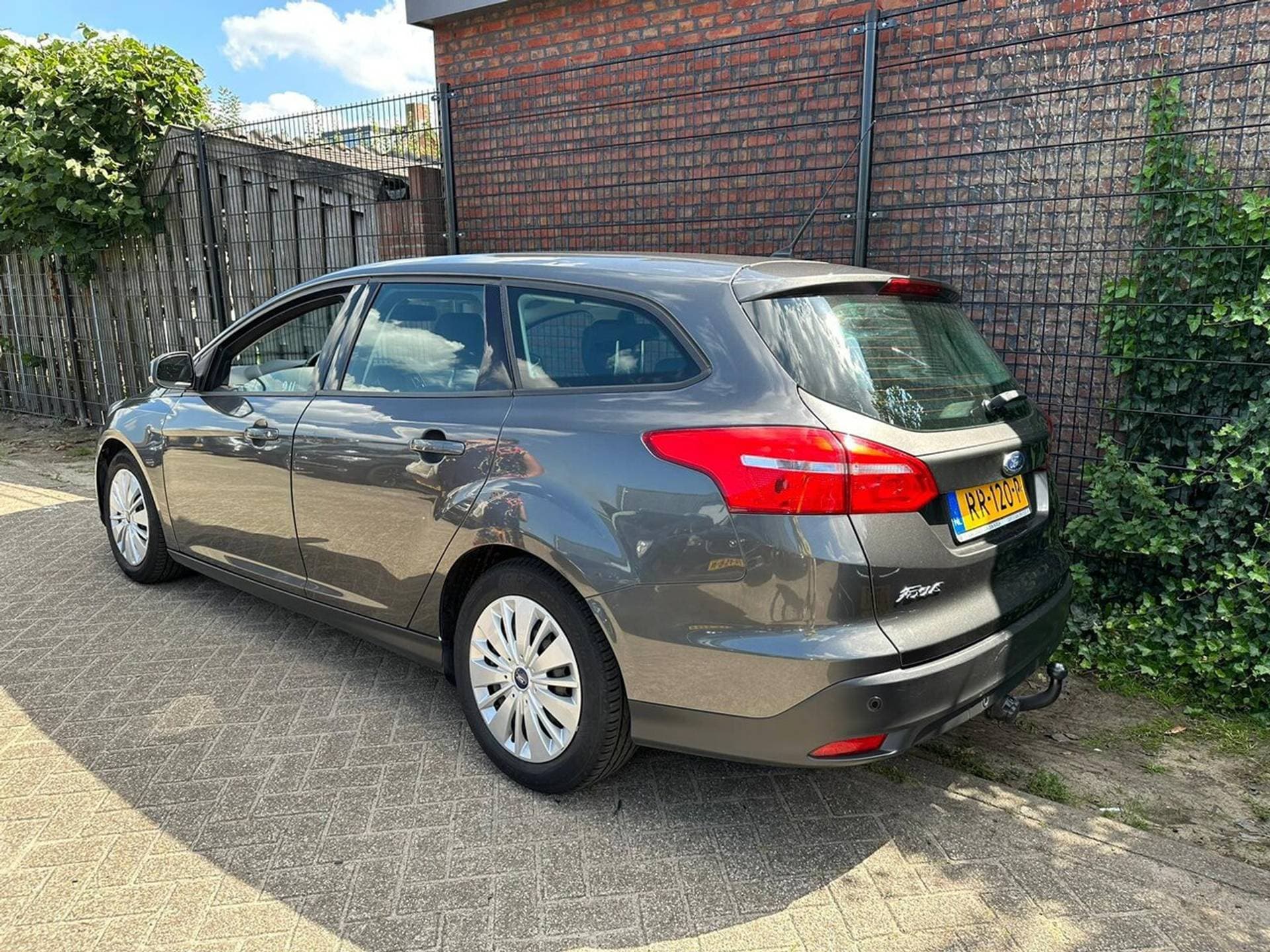 Ford Focus thumbnail 4