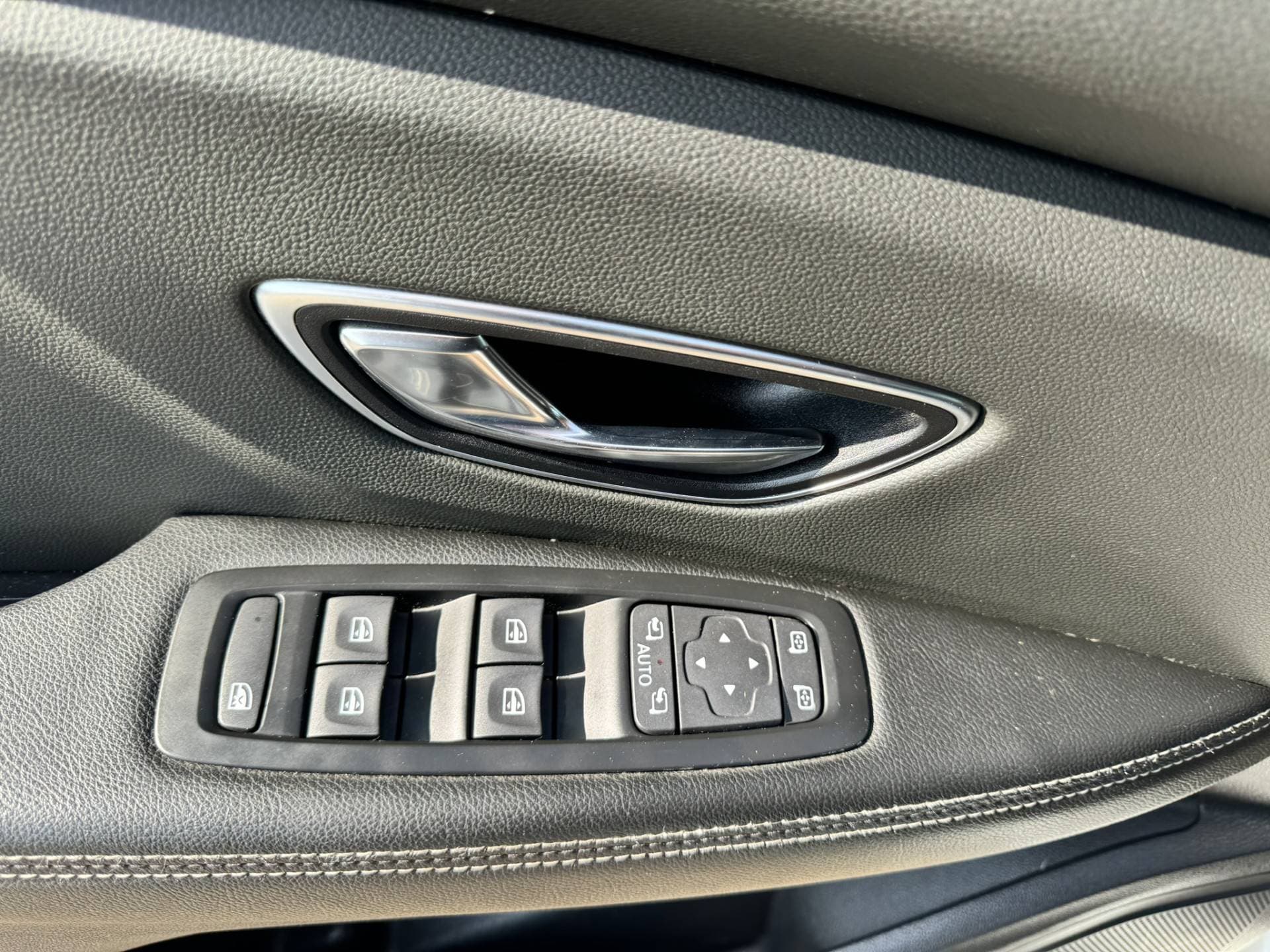 Renault Scénic thumbnail 16