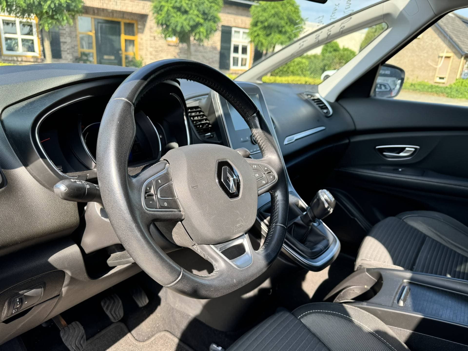 Renault Scénic thumbnail 18