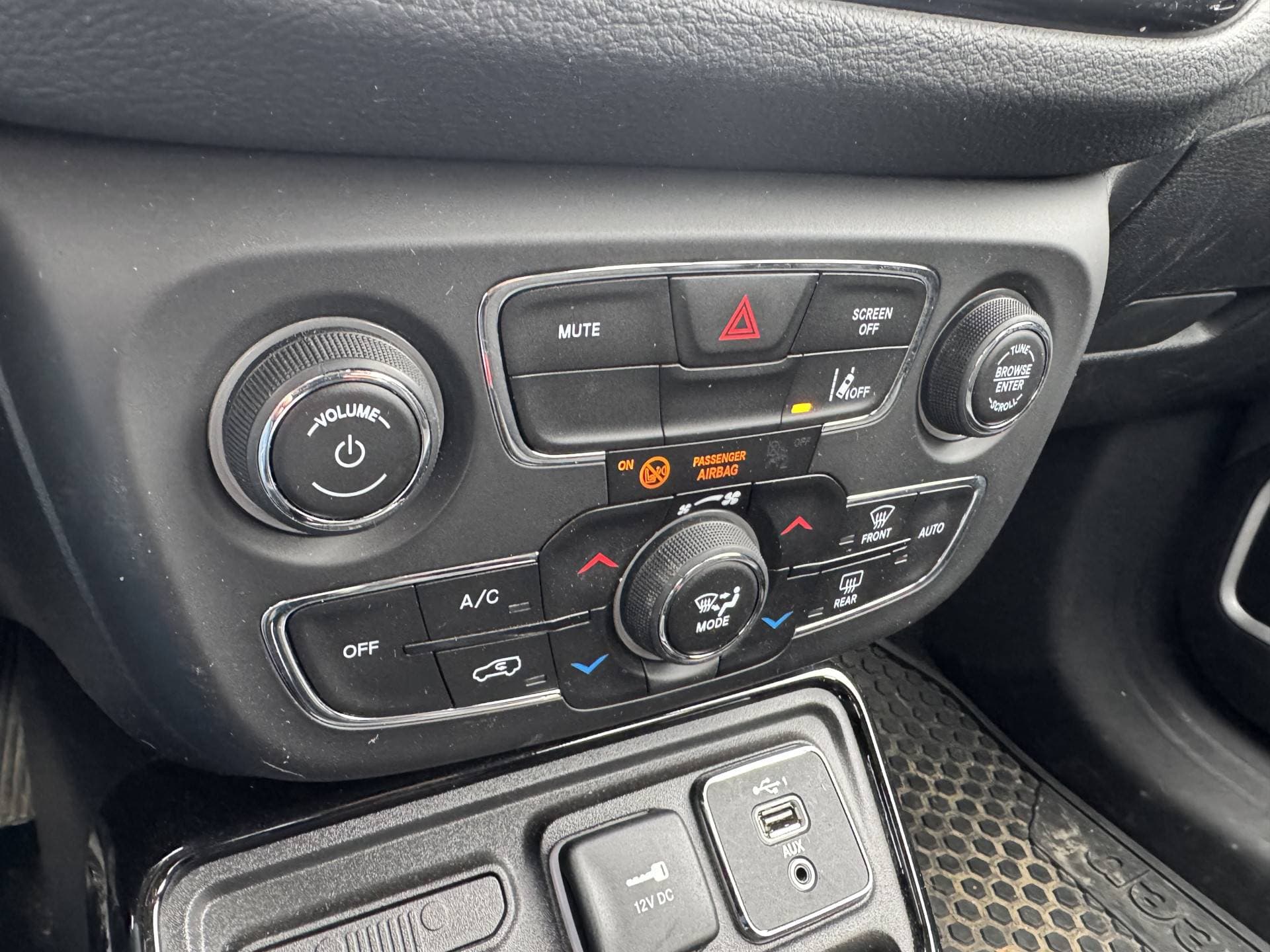 Jeep Compass 1.3T Night Eagle Liberty Edition thumbnail 23