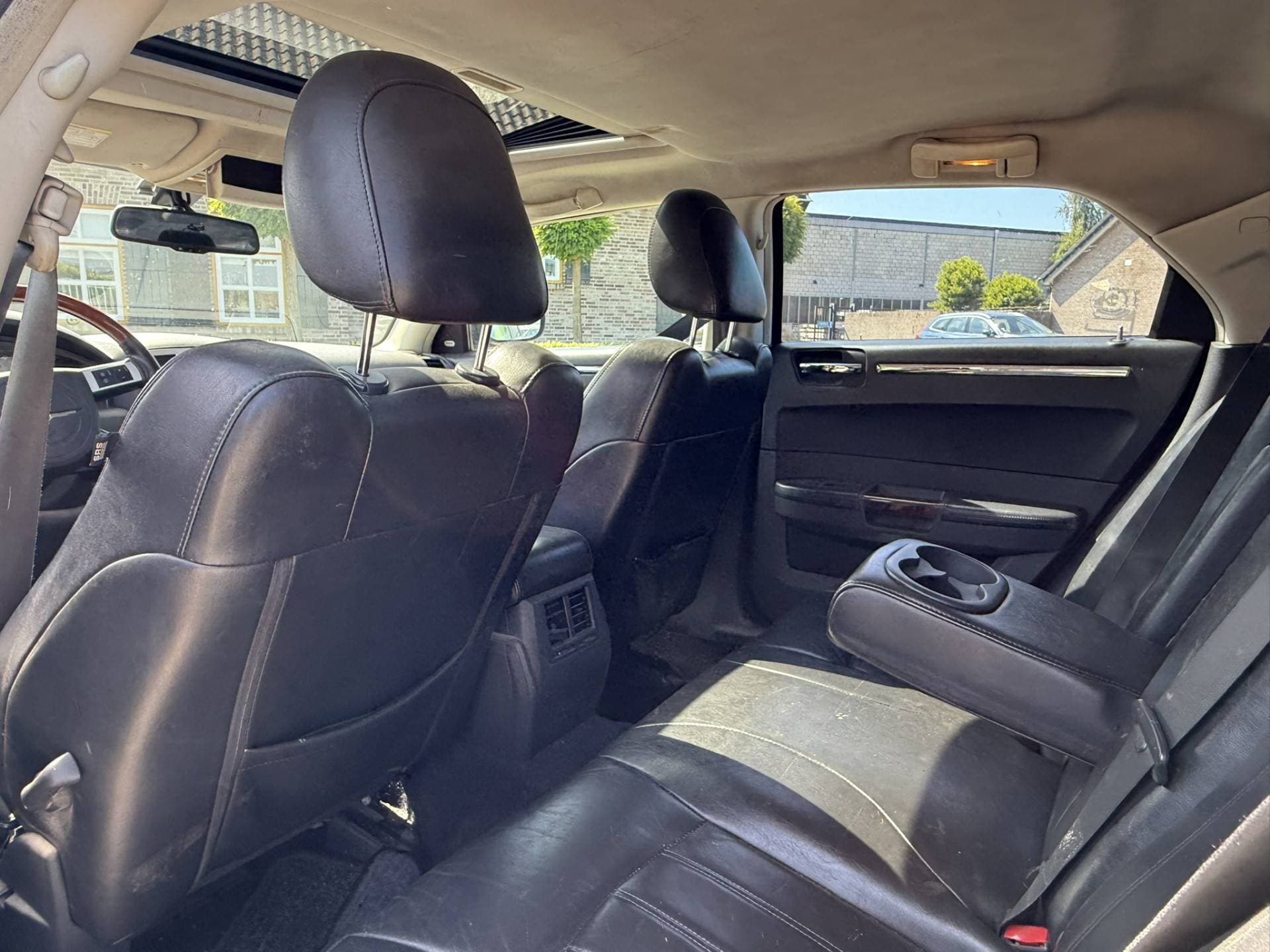 Chrysler 300C thumbnail 12