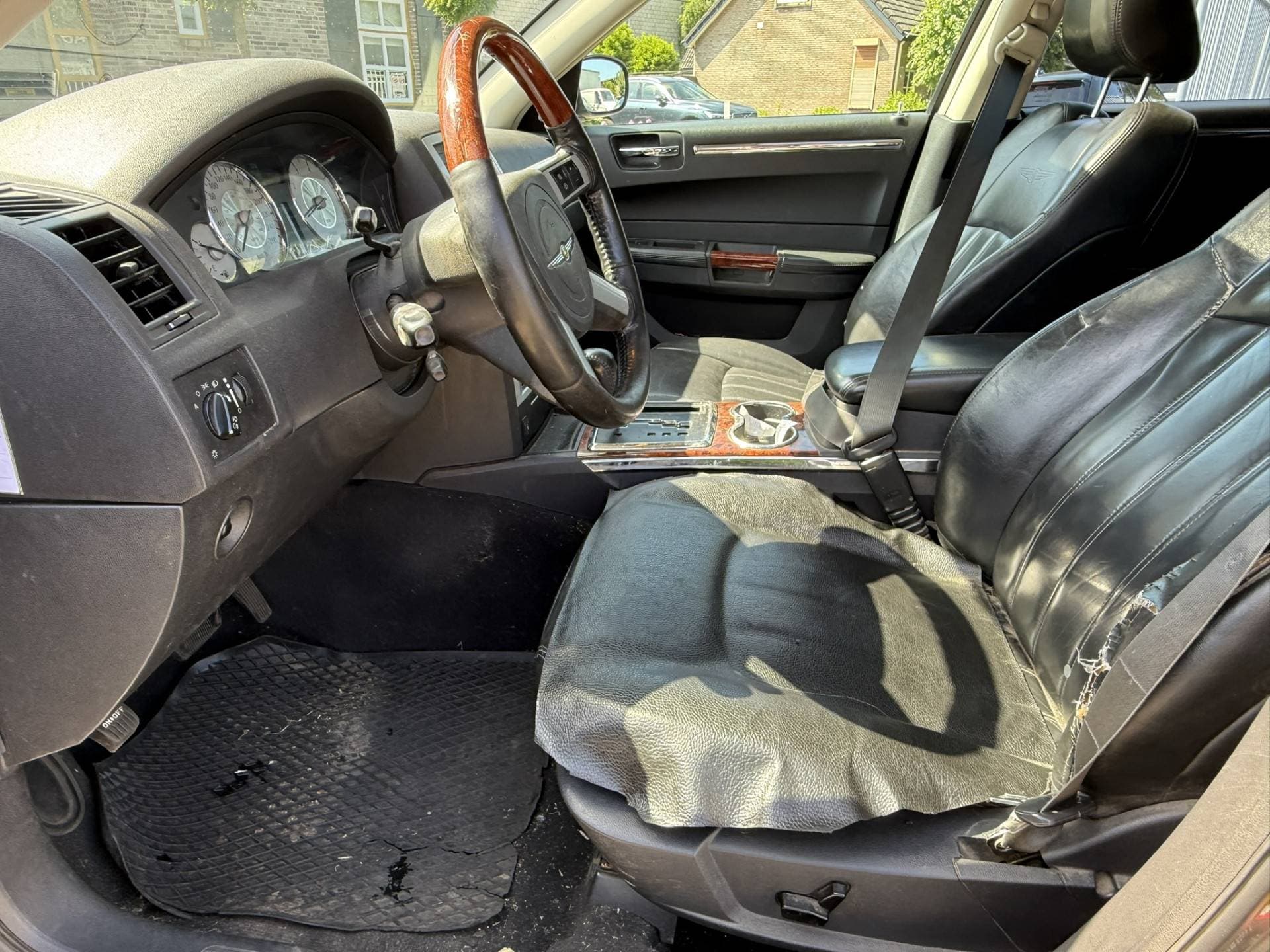 Chrysler 300C thumbnail 13