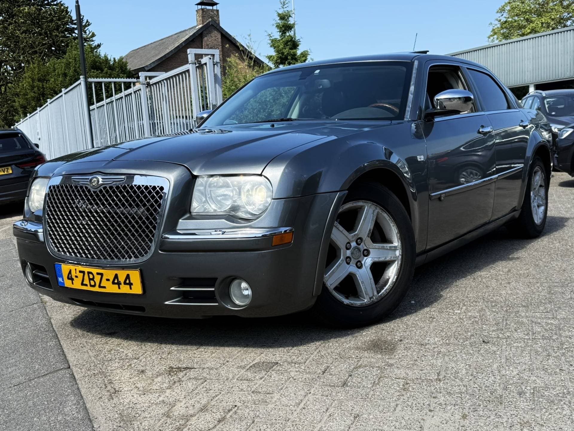 Chrysler 300C thumbnail 8