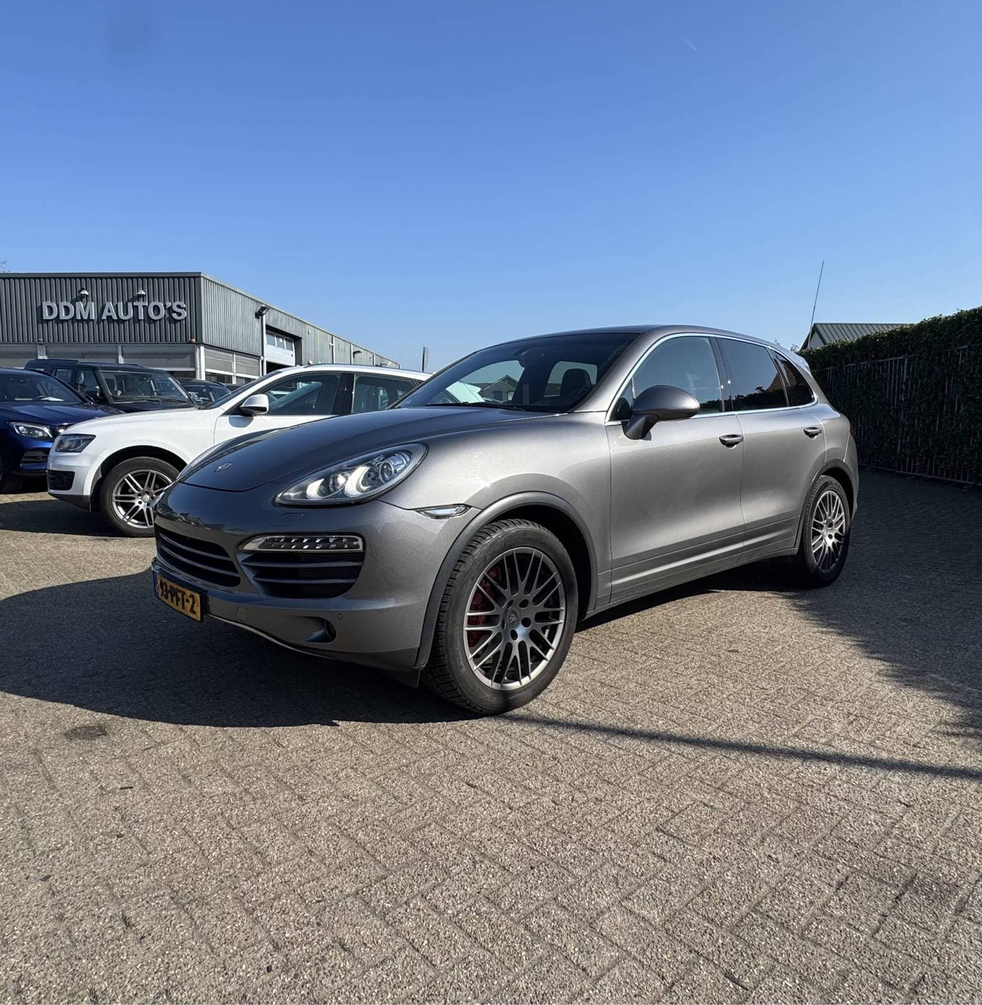 Porsche Cayenne thumbnail 2