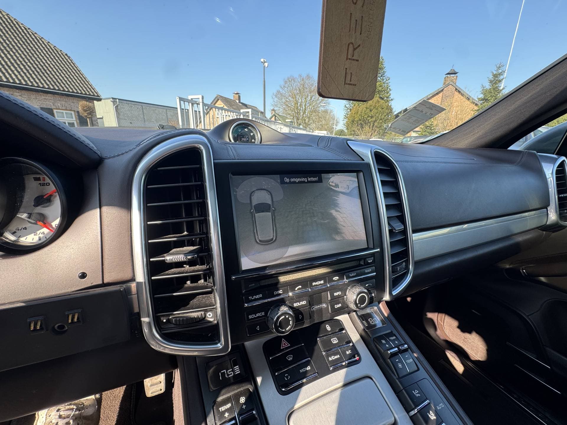 Porsche Cayenne thumbnail 16