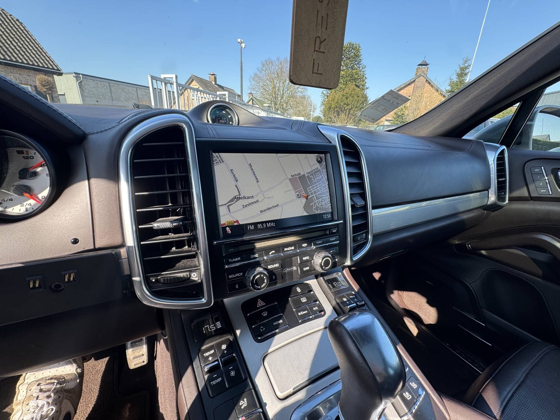 Porsche Cayenne thumbnail 17