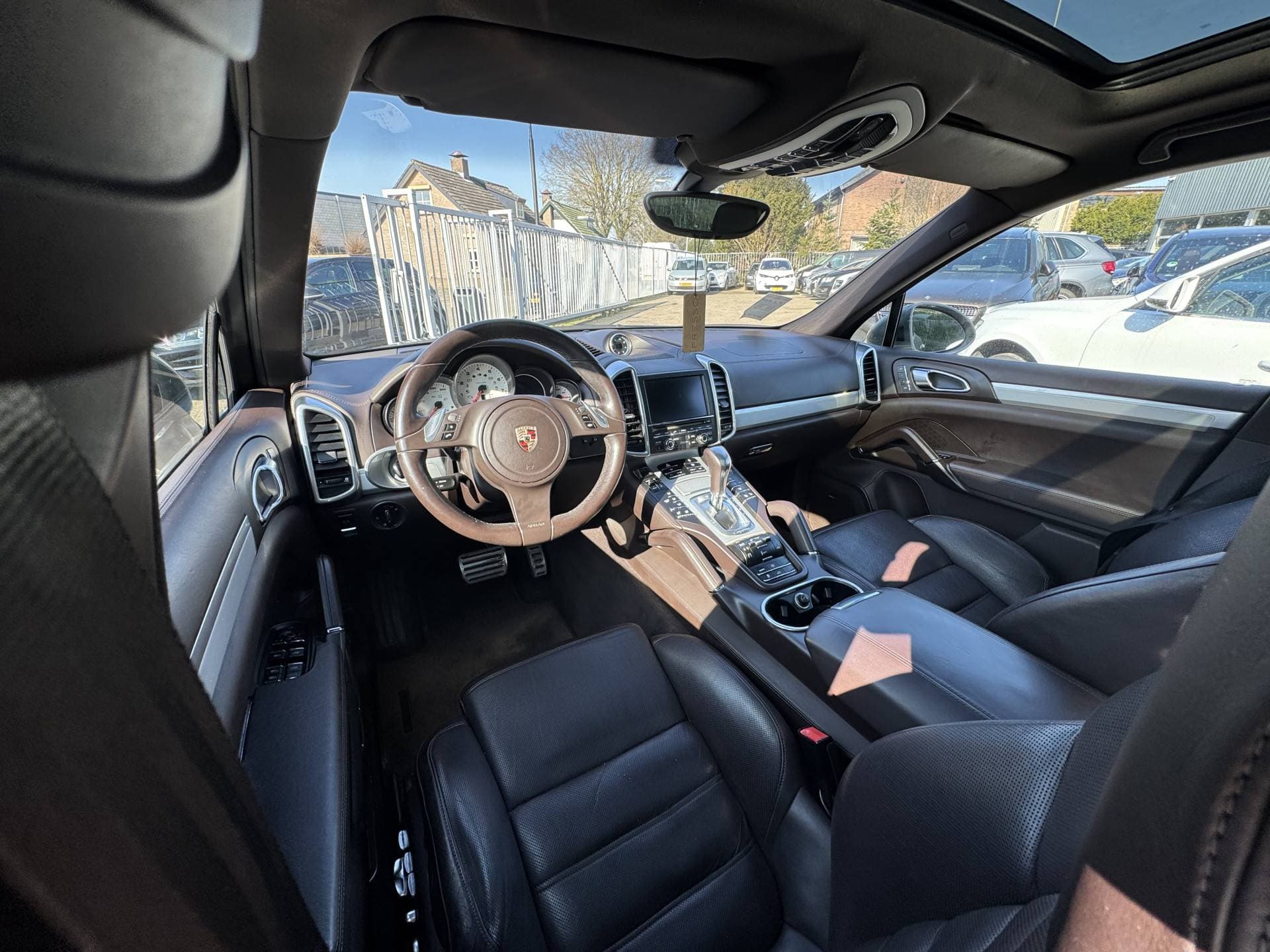 Porsche Cayenne thumbnail 21