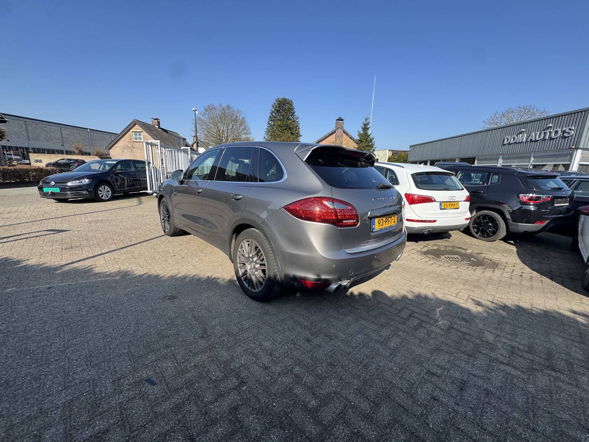 Porsche Cayenne thumbnail 5