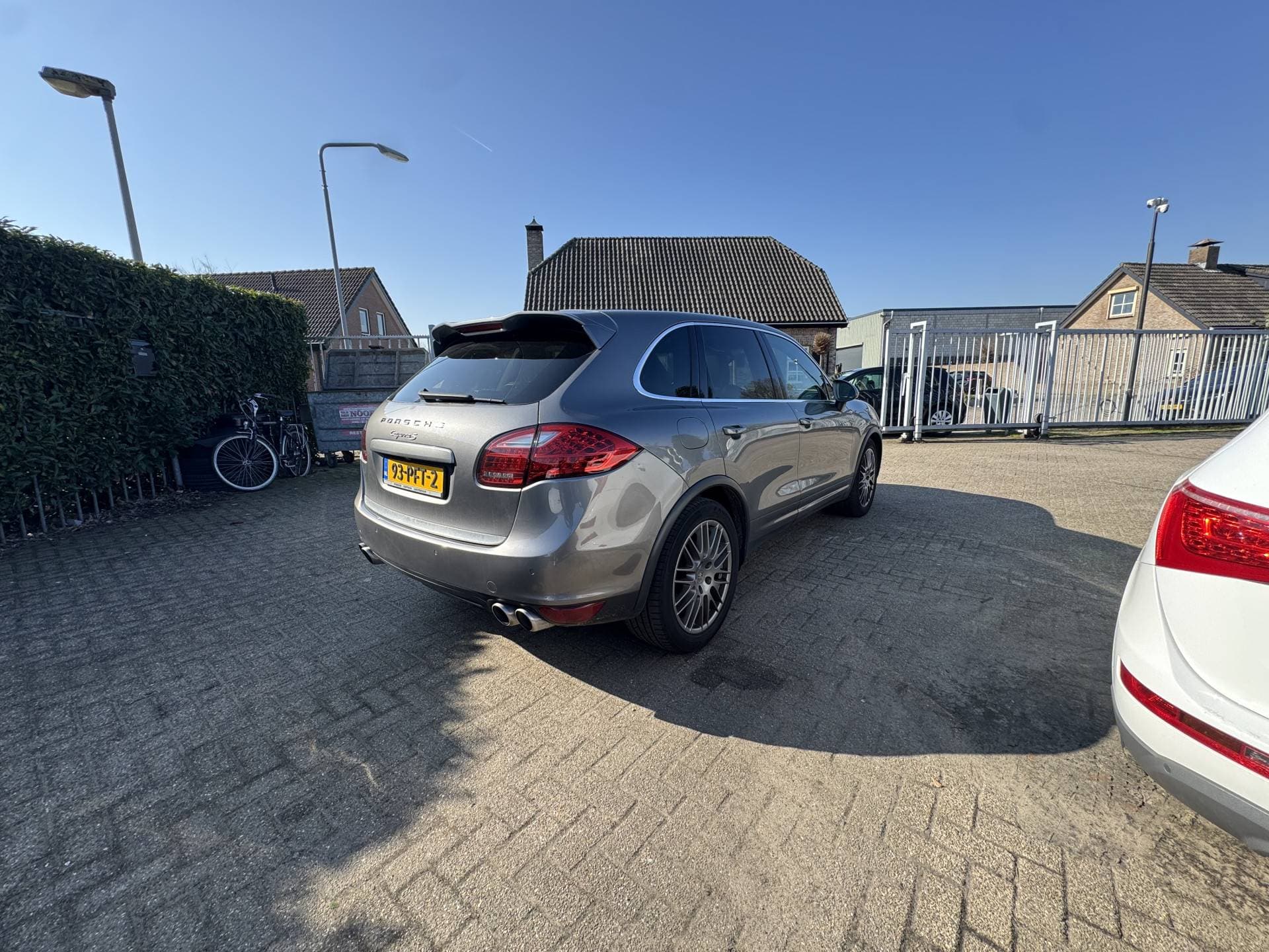 Porsche Cayenne thumbnail 6