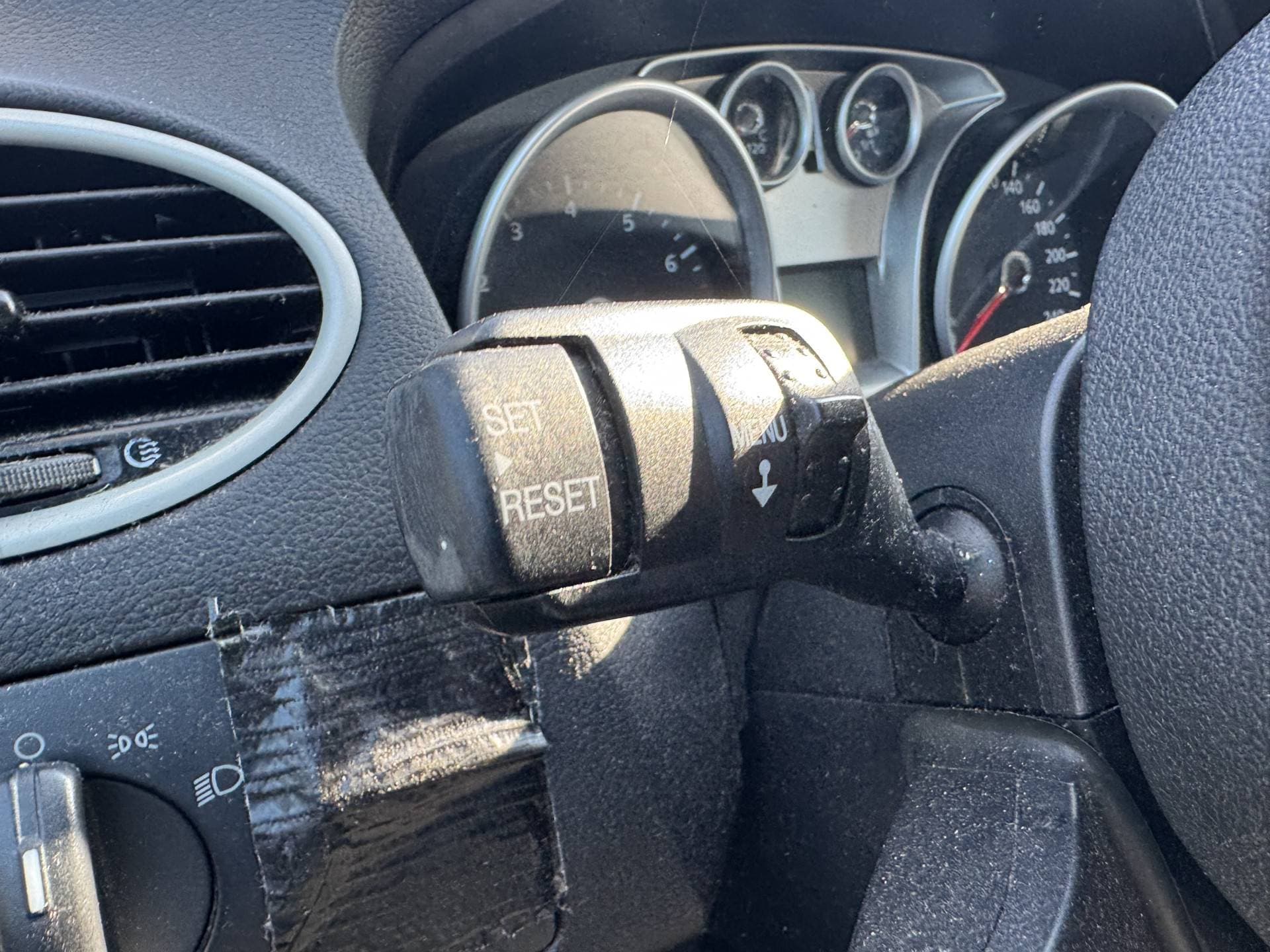 Ford Focus thumbnail 12